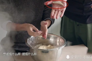 央视速评：延续把新时代党的筑设新的伟大工程推向先辈
